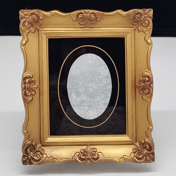 Vintage Ornate Plastic Picture Frame With Oval Reverse Painted Glass USA 3.5x4.5 - Picture 1 of 12